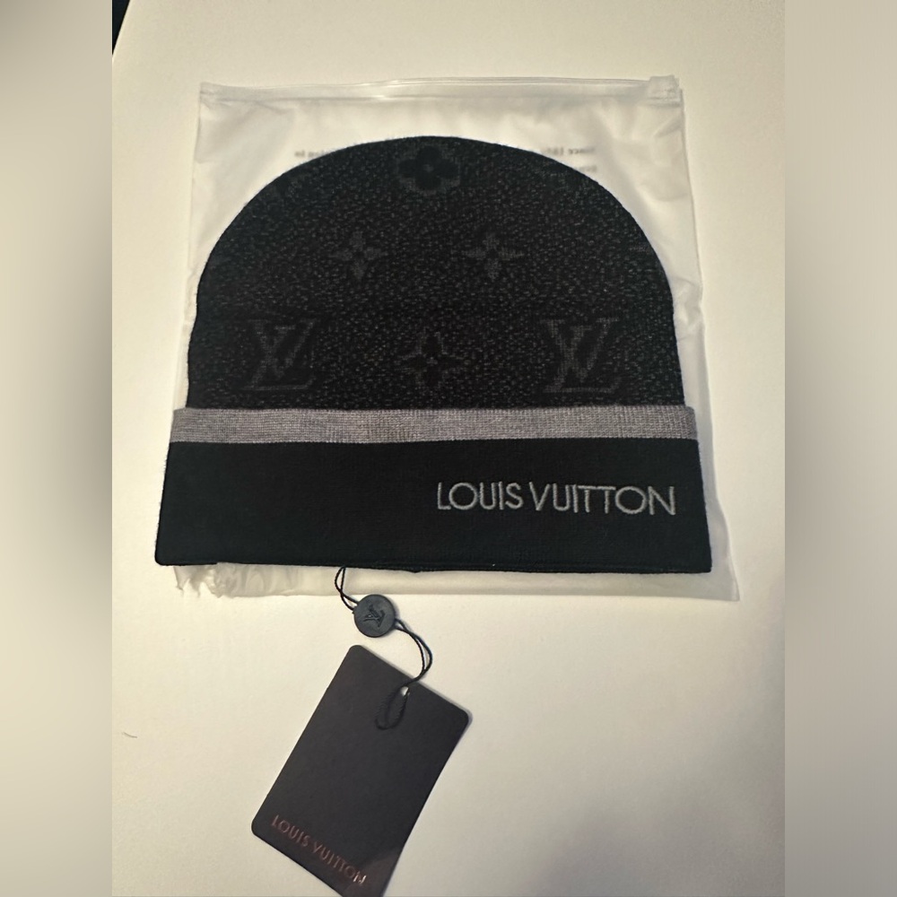 LV Louis Vuitton Neo Petit Damier Beanie One Size W/ Dust Bag